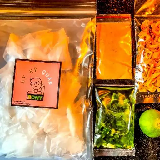 Hình ảnh Bánh tráng muối nhuyễn hành phi mỡ hành - chay
