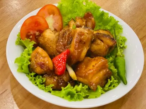 Hình ảnh Cơm gà chiên nước mắm