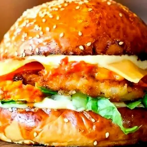 Hình ảnh Hamburger gà - phô mai lát