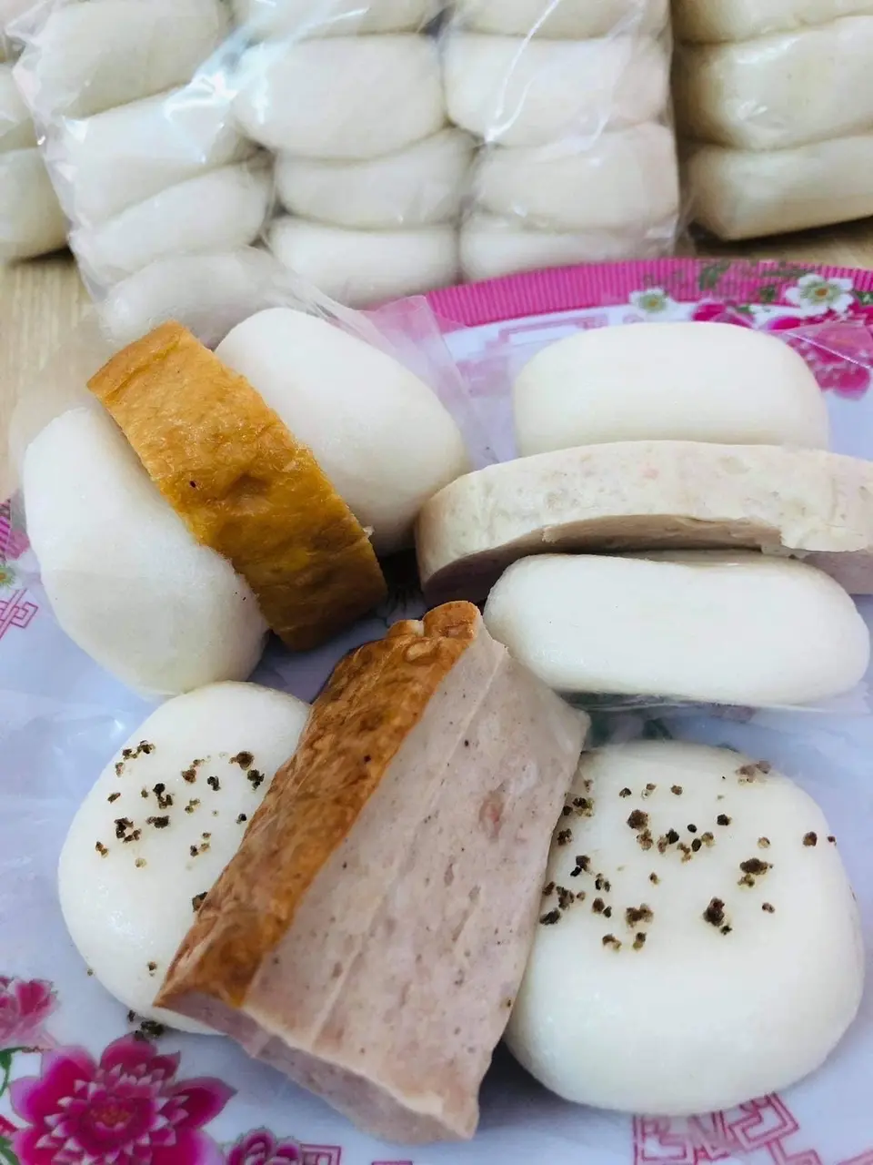 Hình ảnh Bánh dày kẹp chả quế