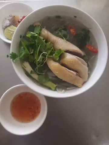 Hình ảnh Miến đùi gà - gỏi rau