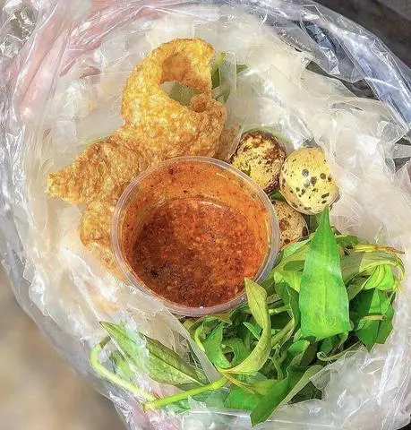 Hình ảnh Bánh tráng chấm sốt me; sốt tắc