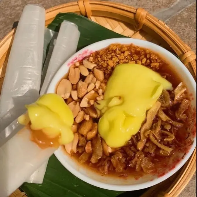 Hình ảnh Bánh Tráng Dẻo Chấm Sốt Me Bơ