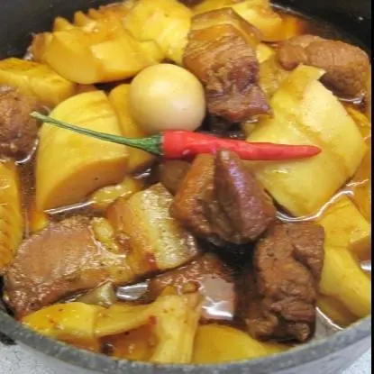 Hình ảnh Cơm thịt ba rọi kho măng