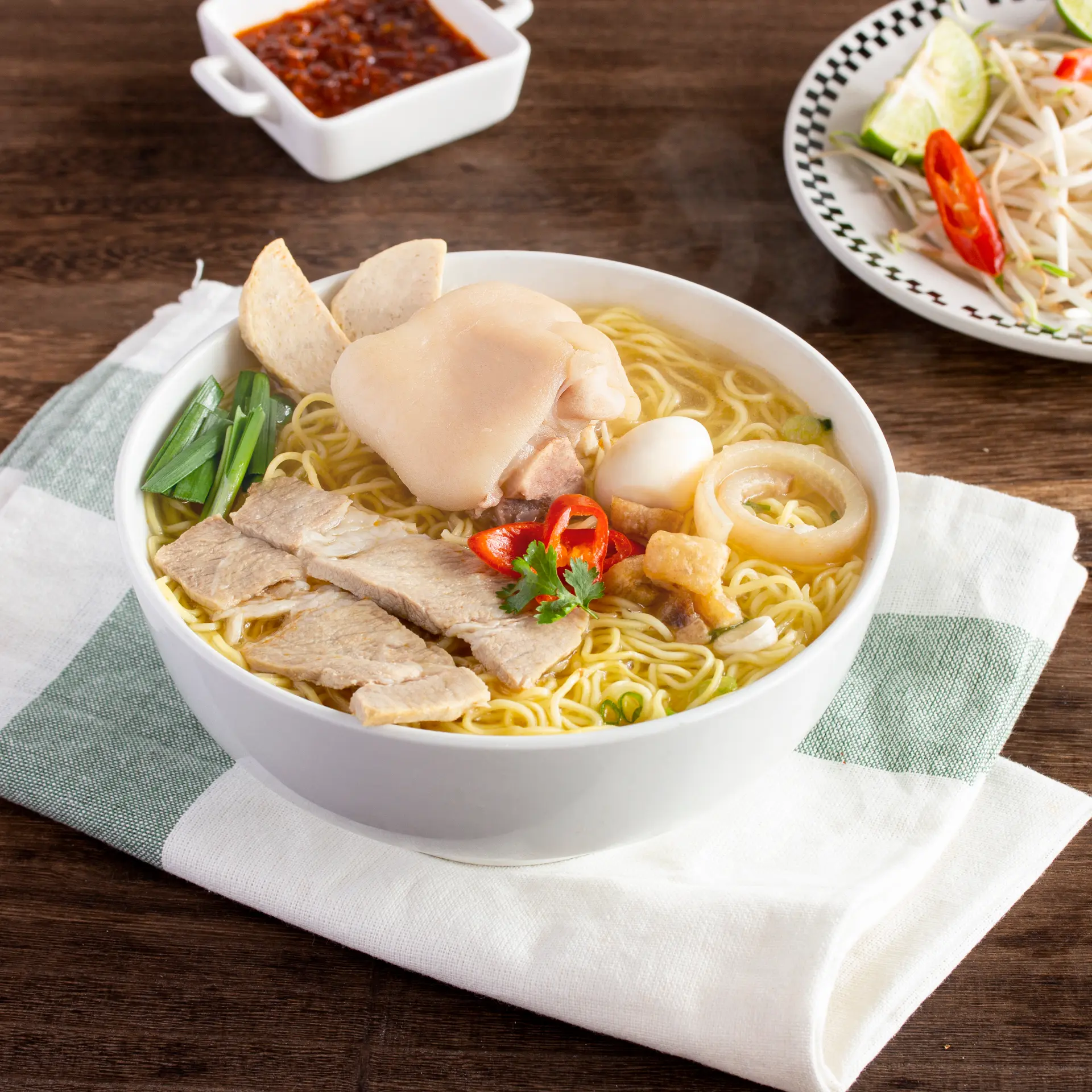 Hình ảnh Mì thập cẩm giò