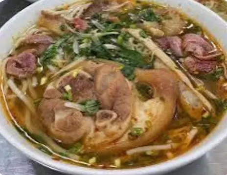 Hình ảnh Bún Bò Đặc Biệt (Giò Heo)