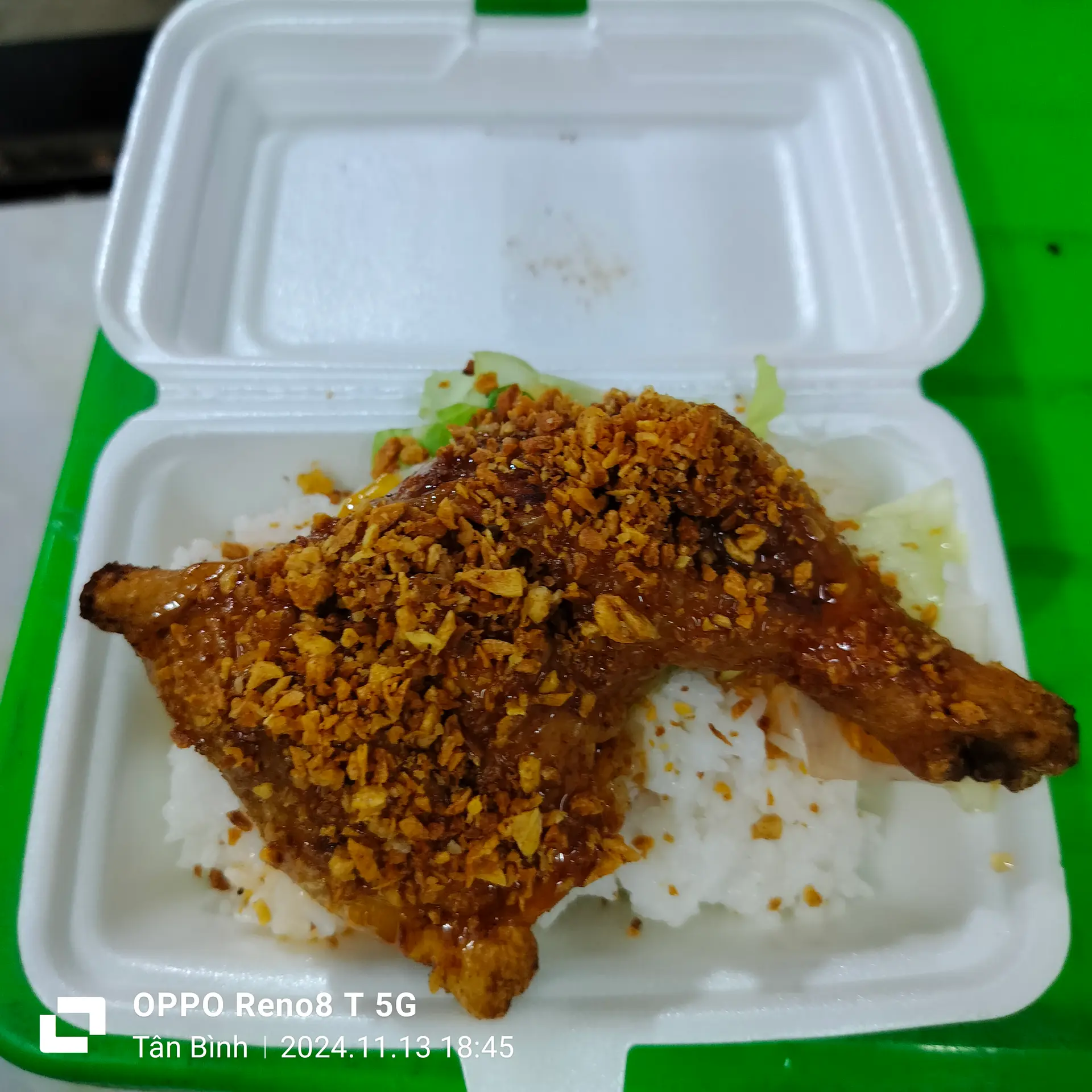 Hình ảnh cơm chiên gà góc tư mắm tỏi