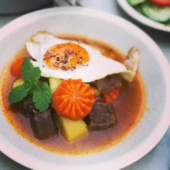 Hình ảnh BÒ LA LÀNG (Bò kho Ốp La ăn với bánh mì)