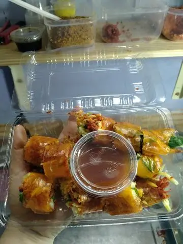 Hình ảnh Bánh tráng cuốn sốt muối tắc