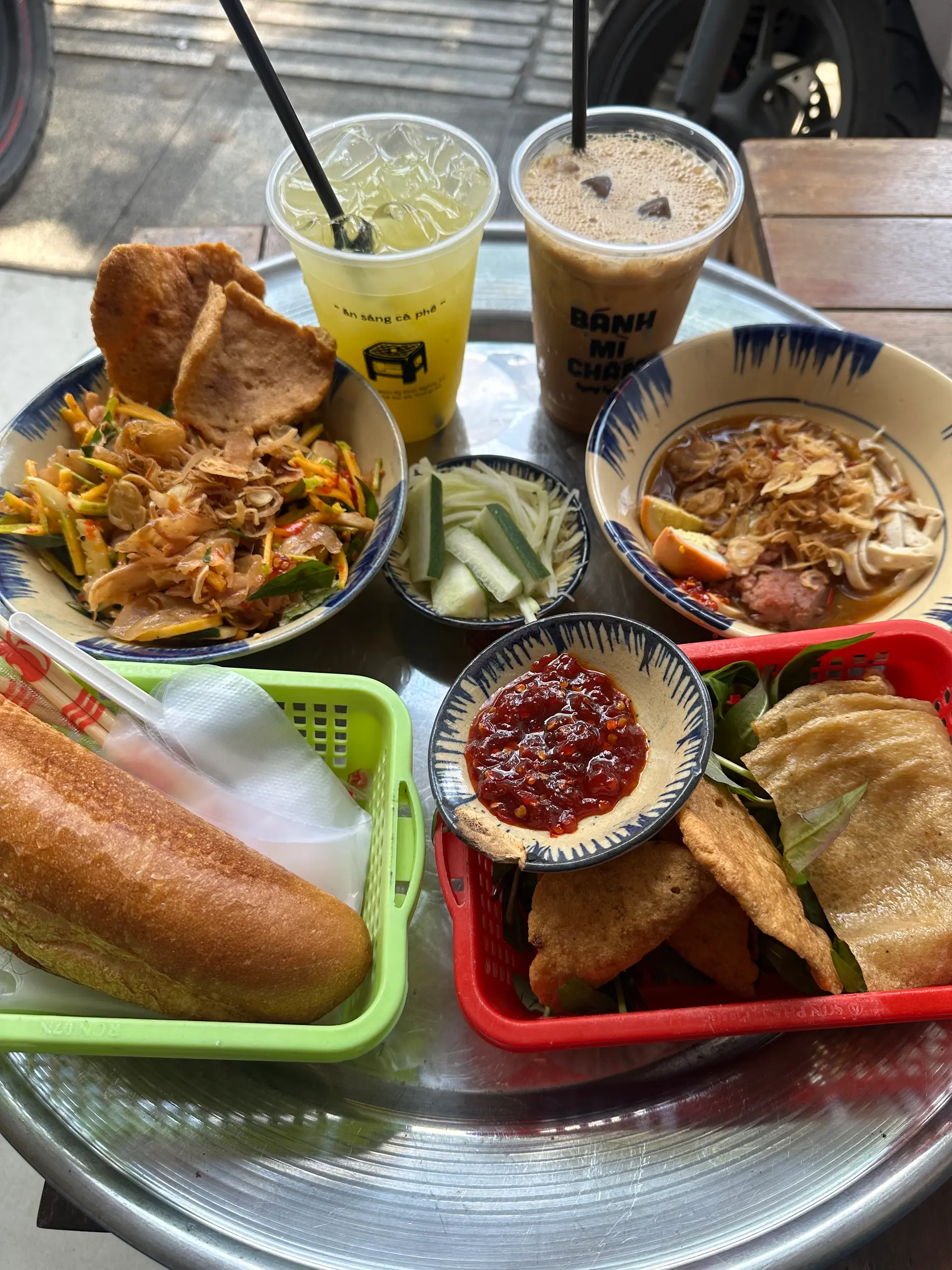 Hình ảnh Combo 2 (Bánh mì chấm + Chả cá cuốn rau răm + Chanh muối)