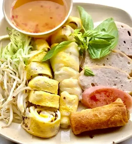 Hình ảnh Bánh Cuốn Trứng đặc biệt ( 2 trứng )