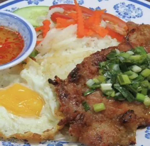 Hình ảnh Cơm Sườn Trứng