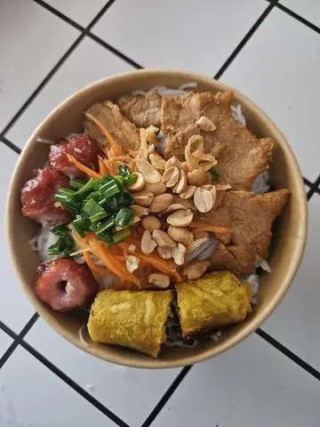 Hình ảnh Bún thịt nướng (đặc biệt)