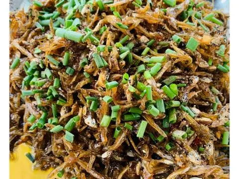 Hình ảnh khô cá cơm cháy tỏi