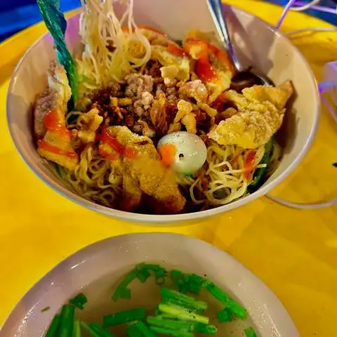 Hình ảnh Mì hoành thánh khô