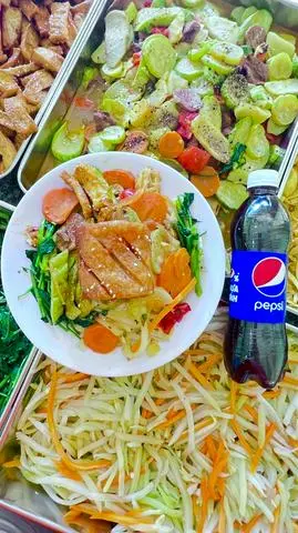 Hình ảnh Cơm chay thập cẩm - sườn chay - một chai pepsi