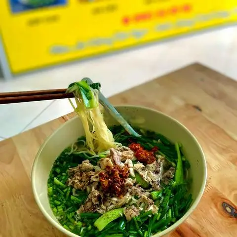 Hình ảnh Mì tươi thịt gà gỡ