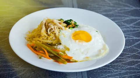 Hình ảnh Cơm tấm ốp la bì