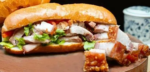 Hình ảnh BÁNH MÌ HEO QUAY + TRỨNG ỐP LA 