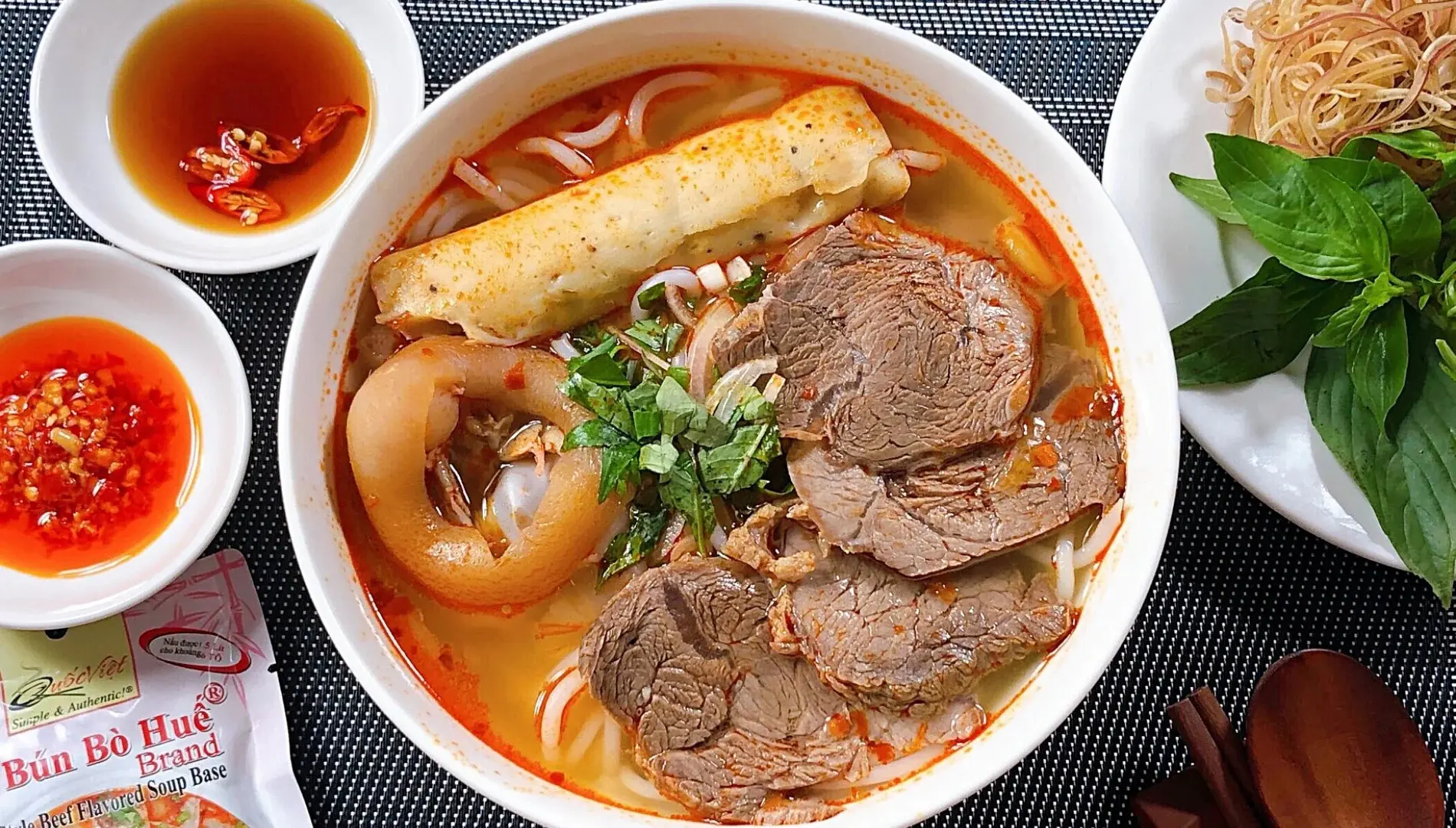 Hình ảnh Bún bò thập cẩm