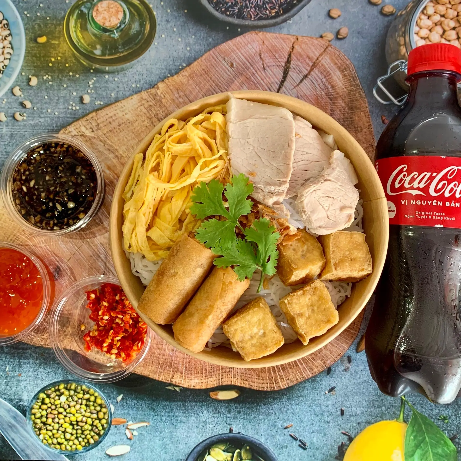 Hình ảnh Bún nước tương Truyền Thống + Coca
