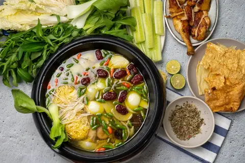 Hình ảnh LẨU GÀ TIỀM ỚT HIỂM LỚN (3-4 người ăn)