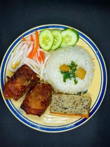 Hình ảnh Cơm Tấm Sườn Que Chả 