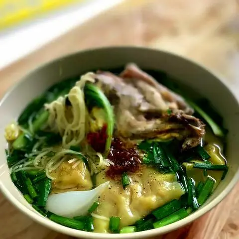 Hình ảnh Mì hoành thánh xí thịt gà gỡ