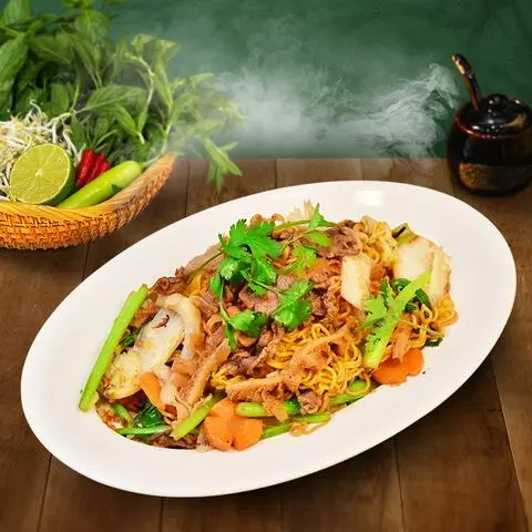 Hình ảnh Mì Xào Sốt Nhất Vị Bò Tái - Lá Sách