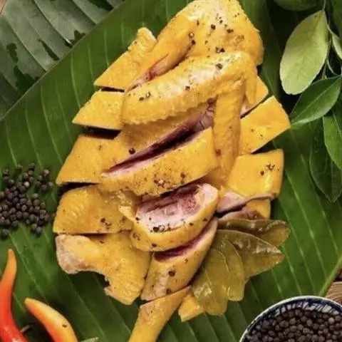 Hình ảnh Gà ủ muối HOA TIÊU (1/2 con)  CHẶT SẴN+ chân gà HẤP HÀNH (6 chân)