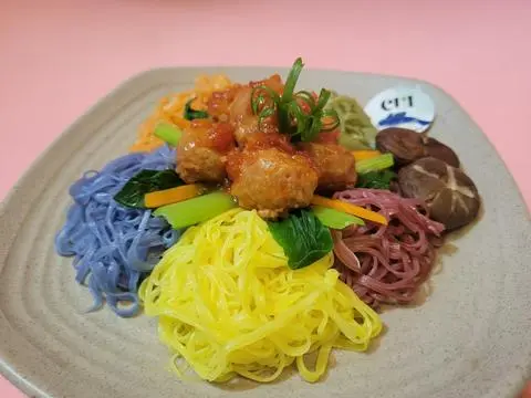Hình ảnh Mì Ngũ Sắc Thịt Viên