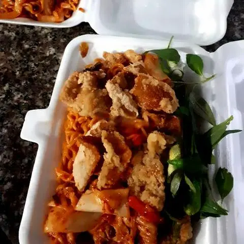 Hình ảnh Mì gói trộn kim chi da gà