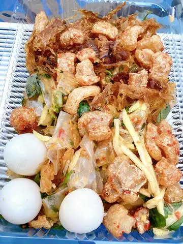Hình ảnh Bánh Tráng  trộn tóp mỡ - khô mực - trứng
