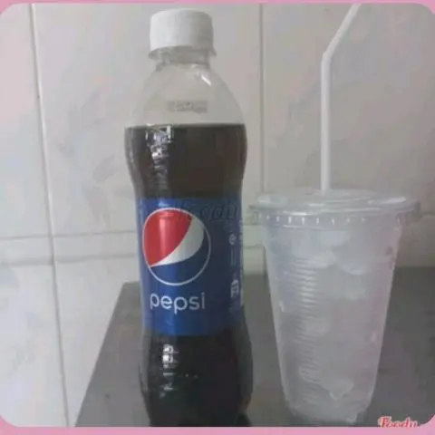 Hình ảnh 1 chai pepsi Cola có đá
