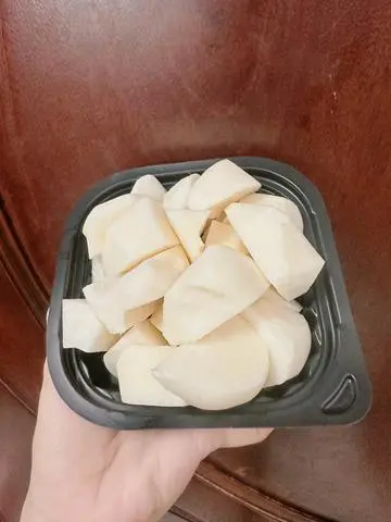 Hình ảnh Củ Sắn gọt sẵn kèm muối tôm