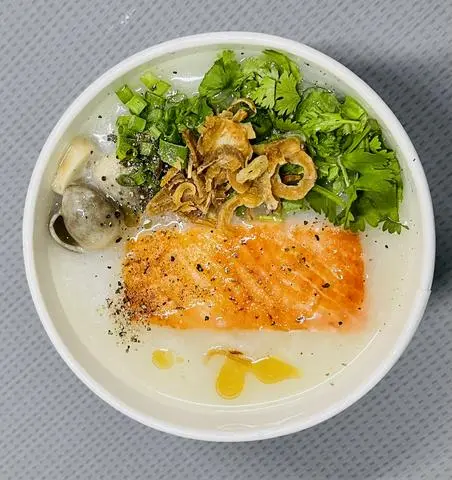 Hình ảnh Cháo Cá Hồi + Bánh Đa