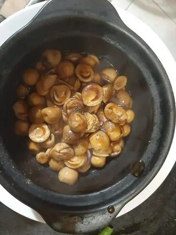 Hình ảnh Nấm rơm kho tộ - Rau xào thập cẩm - Canh chua - Cơm trắng