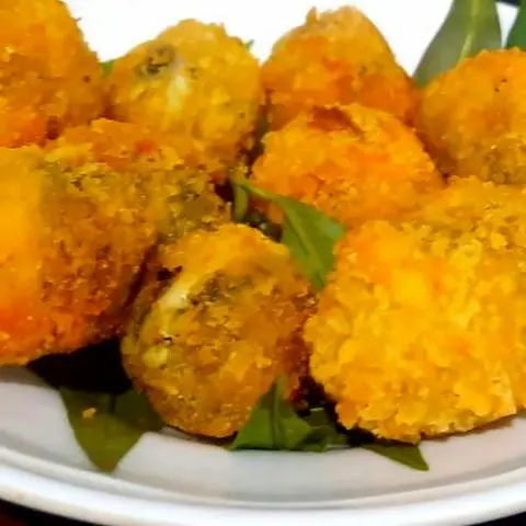 Hình ảnh Cút lộn chiên giòn sốt sa tế