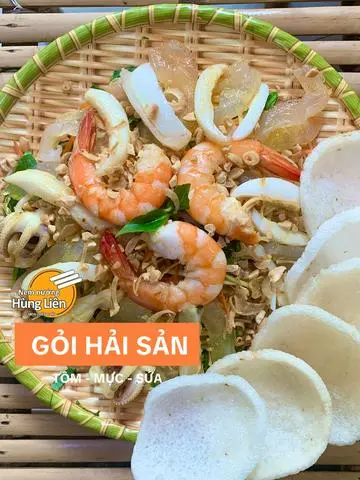 Hình ảnh Gỏi Hải Sản + Bánh Phồng Tôm