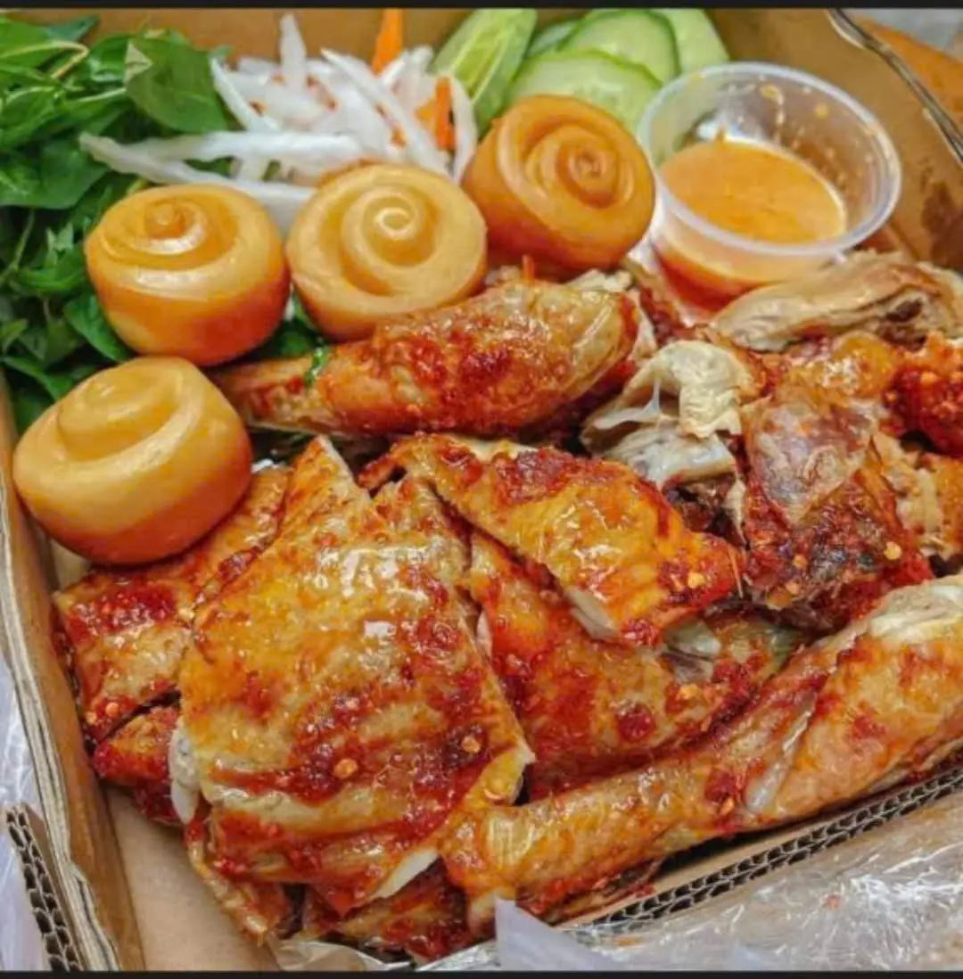 Hình ảnh Gà Quay Bánh Bao 