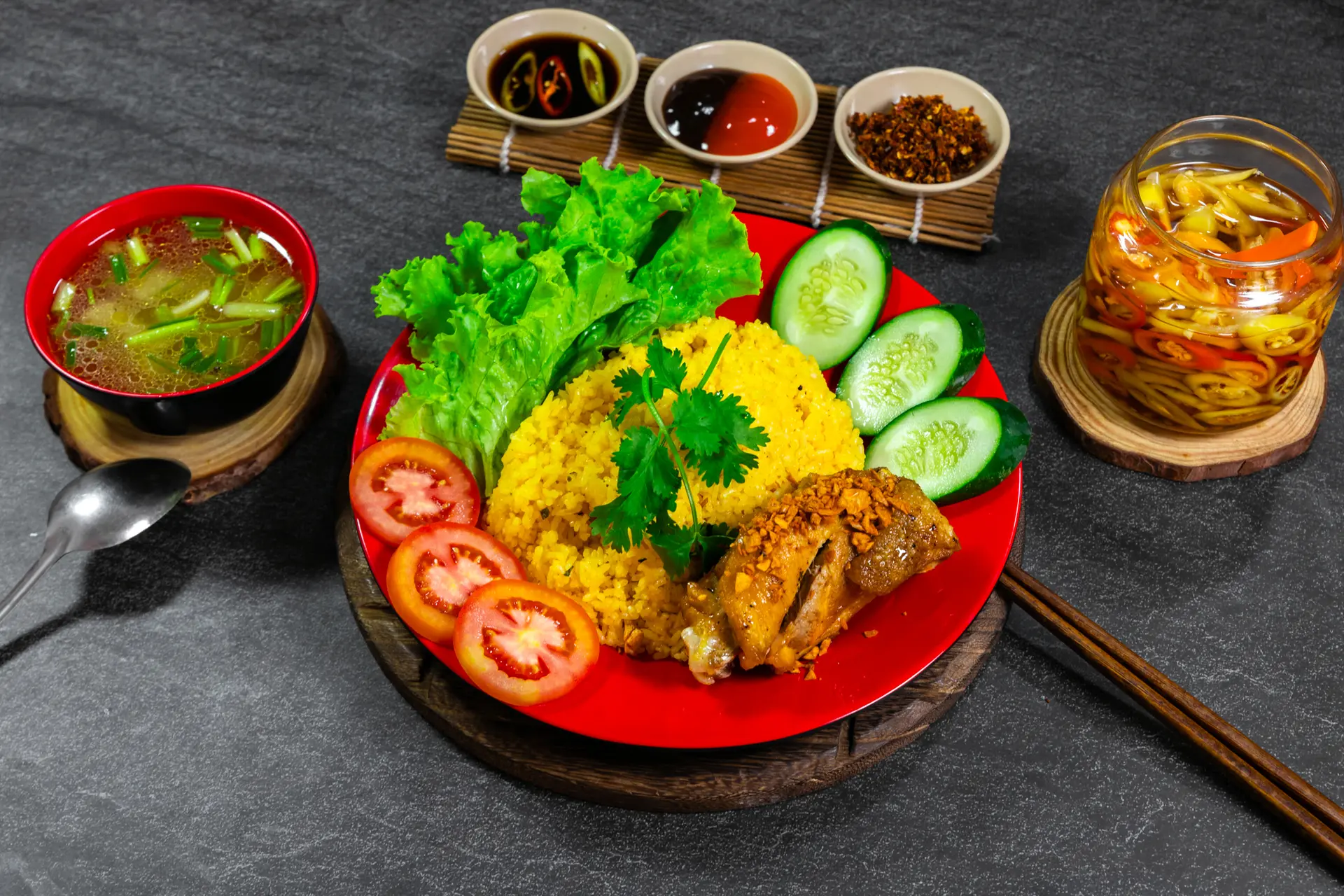 Hình ảnh Cơm gà mắm tỏi - má đùi