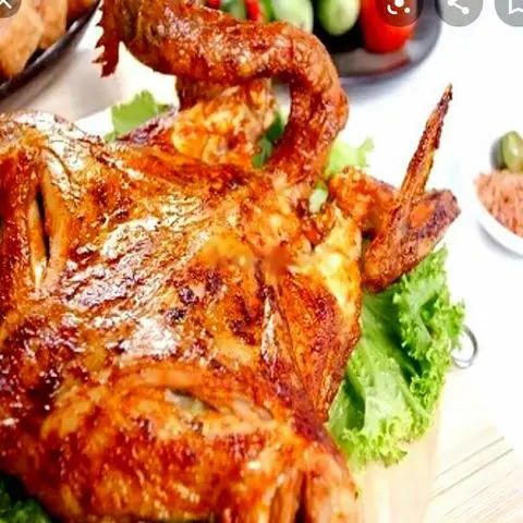 Hình ảnh Gà chạy bộ Nướng Muối Ớt 1/2 Con