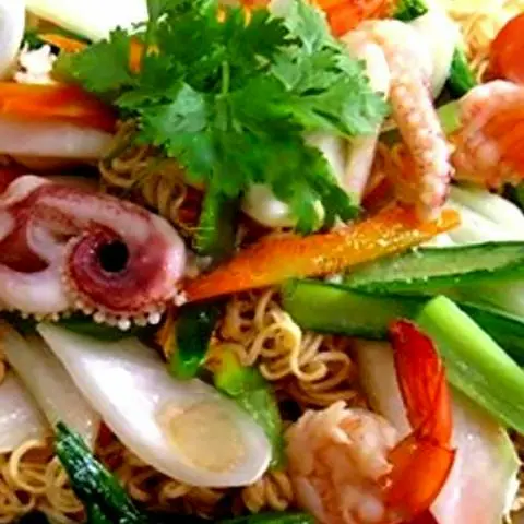 Hình ảnh Mì gói xào hải sản