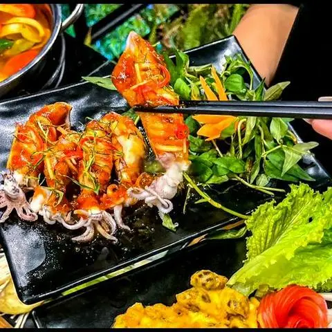 Hình ảnh Mực trứng hấp sốt thái