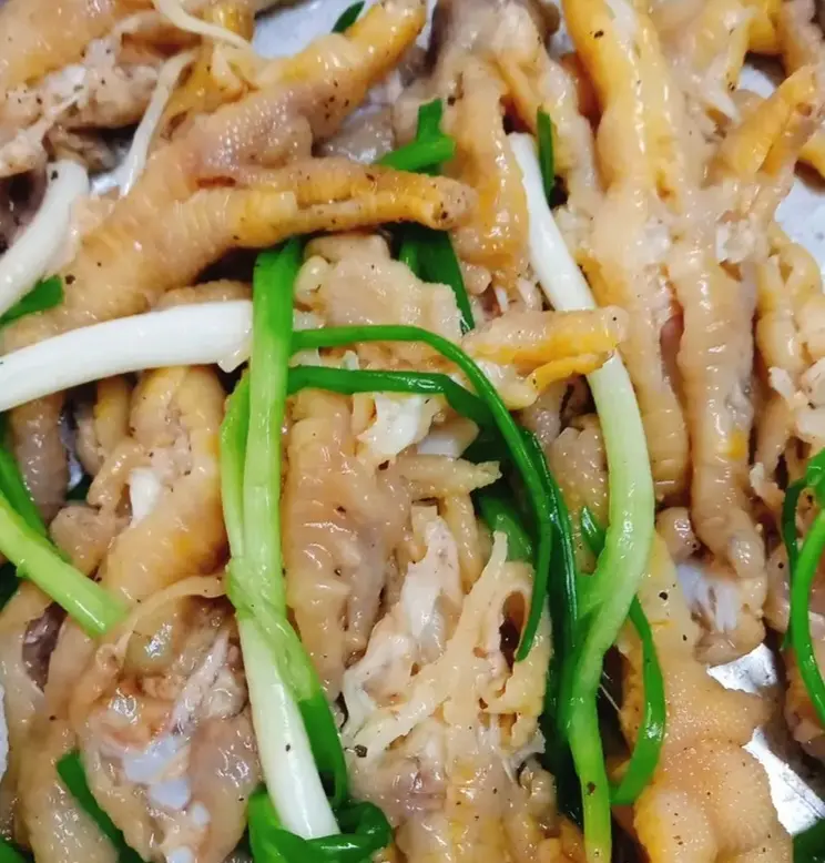 Hình ảnh Chân Gà Rút Xương Hấp Hành 