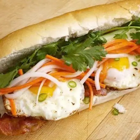 Hình ảnh Bánh mì baguette 4 trứng Ú Ù U