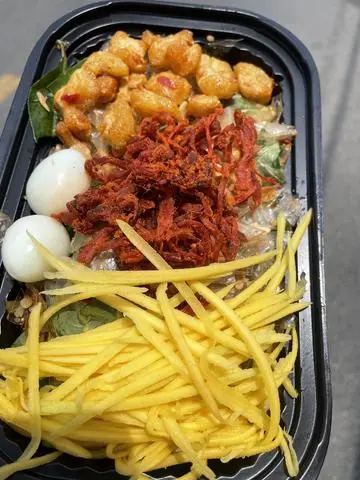 Hình ảnh Bánh Tráng trộn Khô Bò Đỏ Tóp Mỡ 