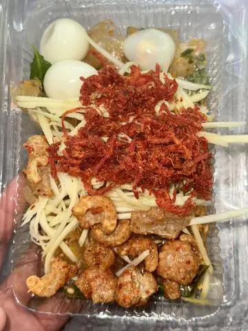 Hình ảnh Bánh Tráng Trộn Phơi Sương Tóp Mỡ Khô Bò