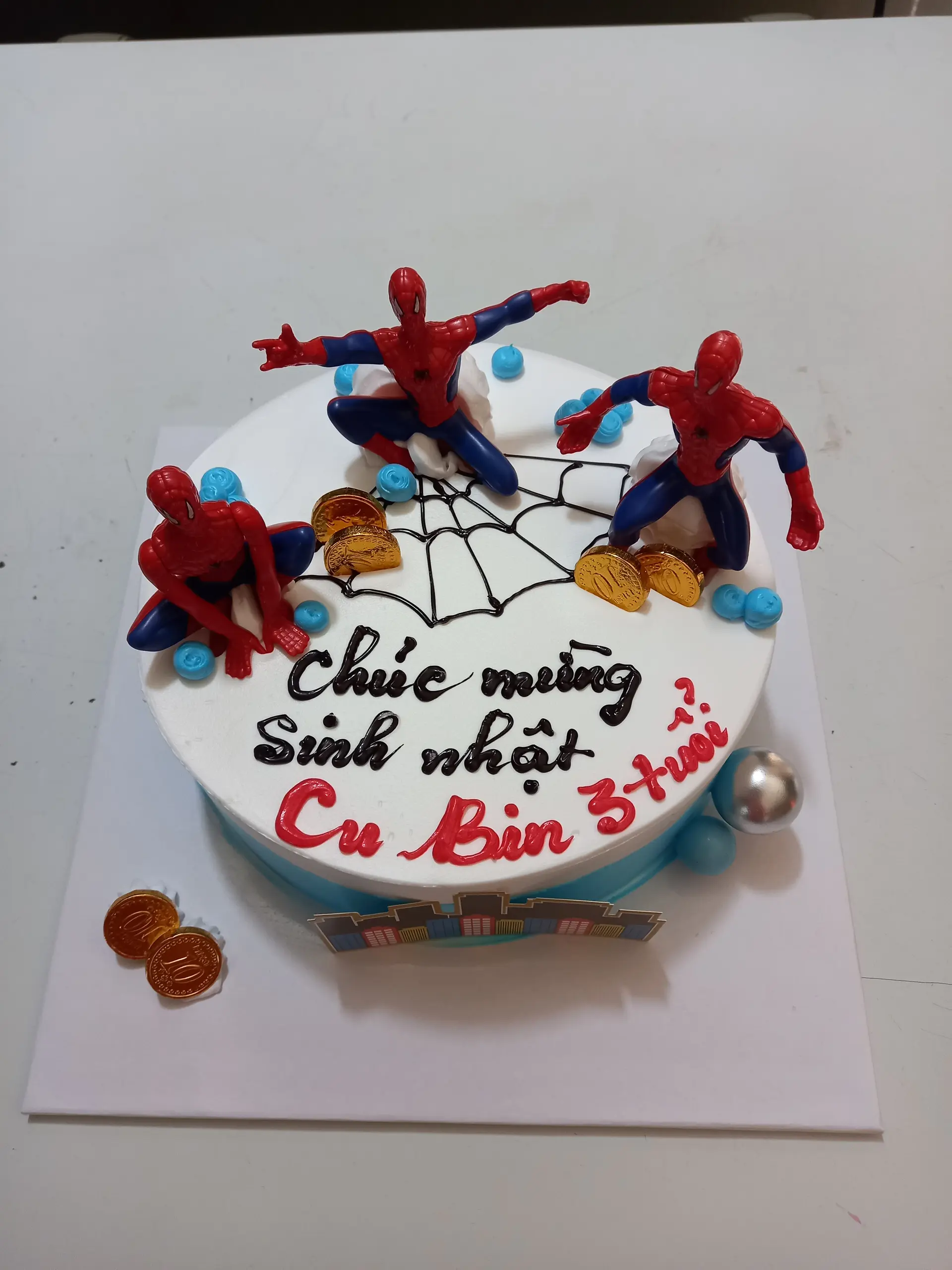 Hình ảnh Bánh kem siêu nhân 20cm