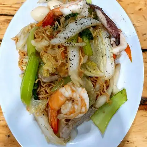 Hình ảnh Mì gói xào hải sản